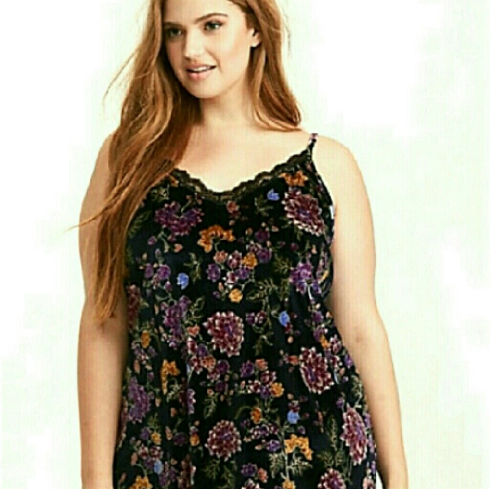 ❤️New Torrid Velvet Floral Top ❤️